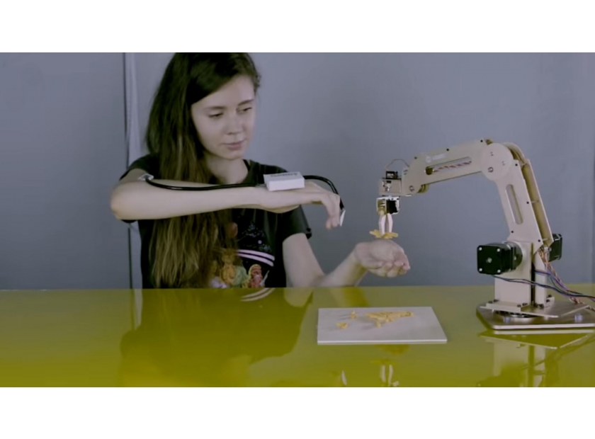 plan kølig Spytte ud 5 Most Popular Desktop Robot Arms On Kickstarter